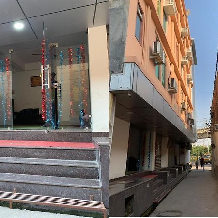 Hotel Noida Continental At Noida City Center Экстерьер фото