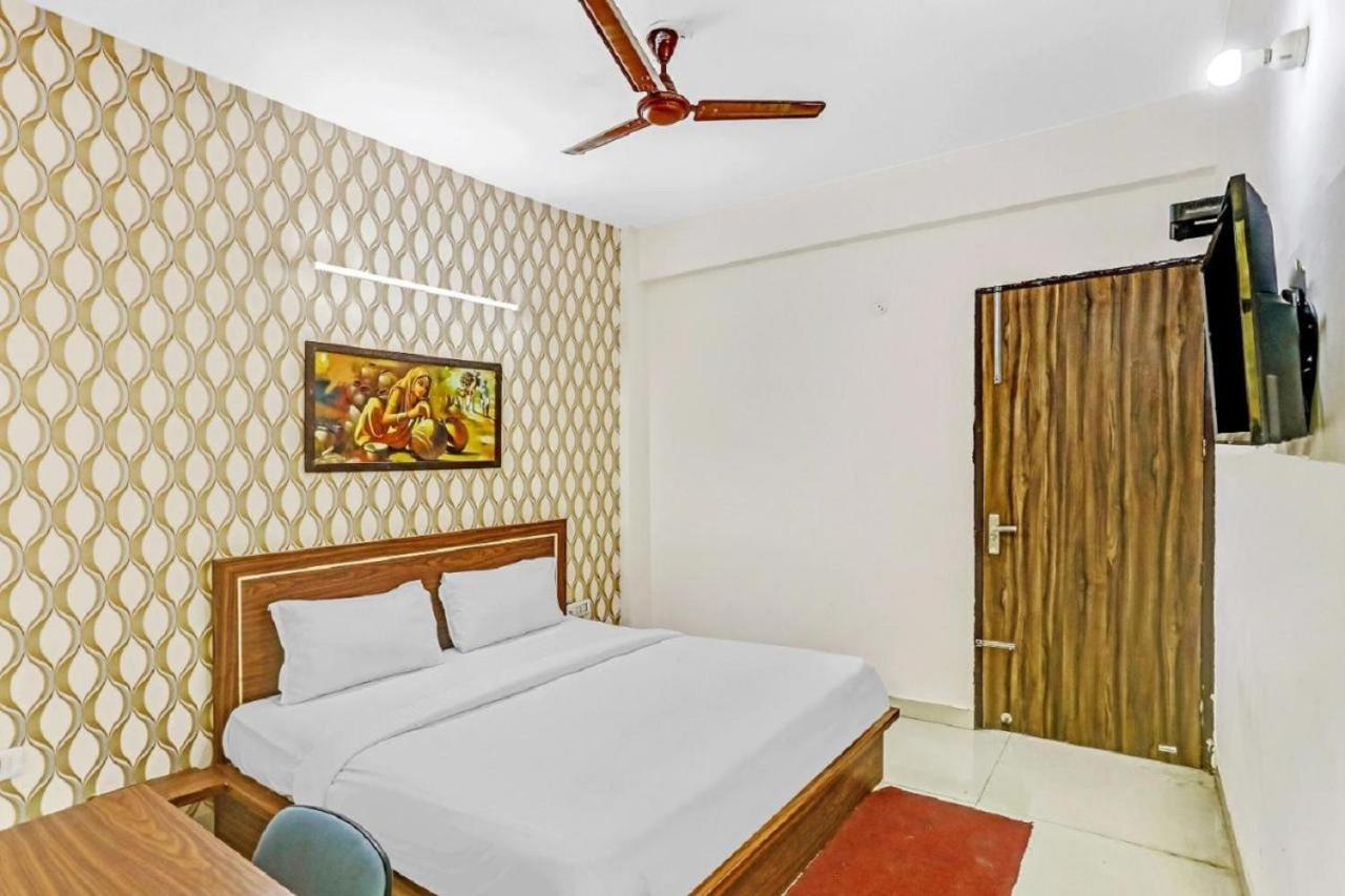 Hotel Noida Continental At Noida City Center Экстерьер фото