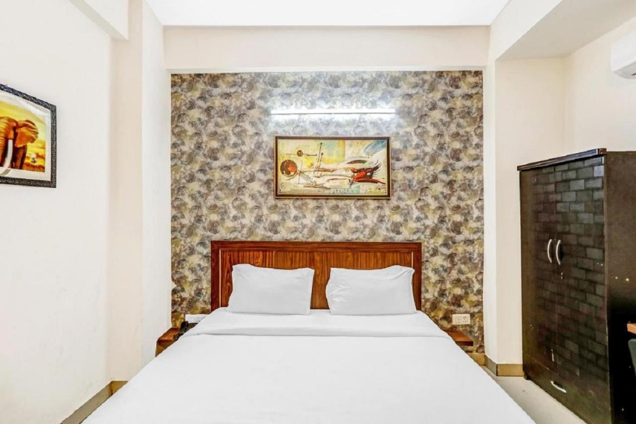 Hotel Noida Continental At Noida City Center Экстерьер фото