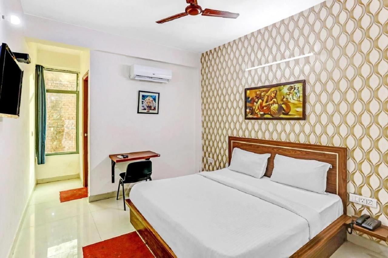 Hotel Noida Continental At Noida City Center Экстерьер фото