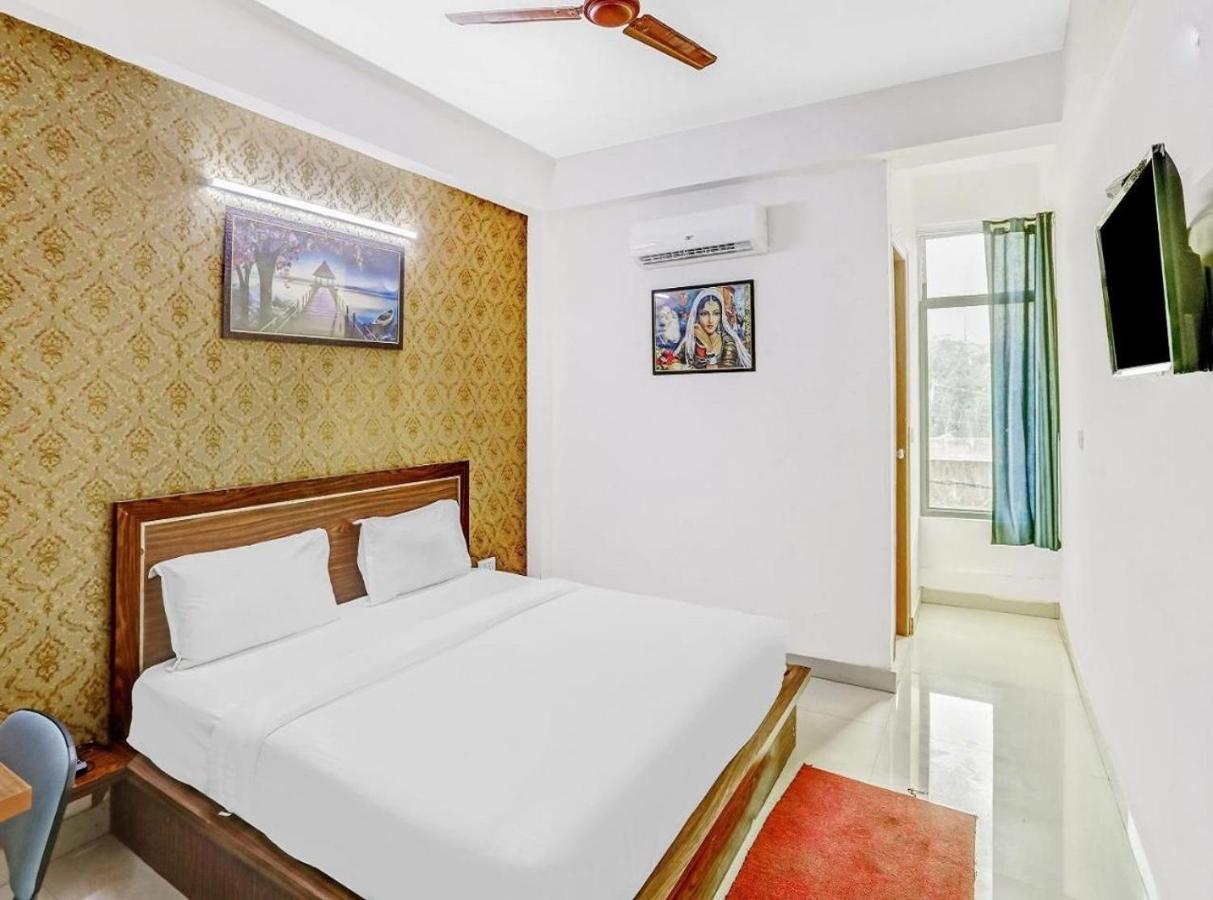 Hotel Noida Continental At Noida City Center Экстерьер фото