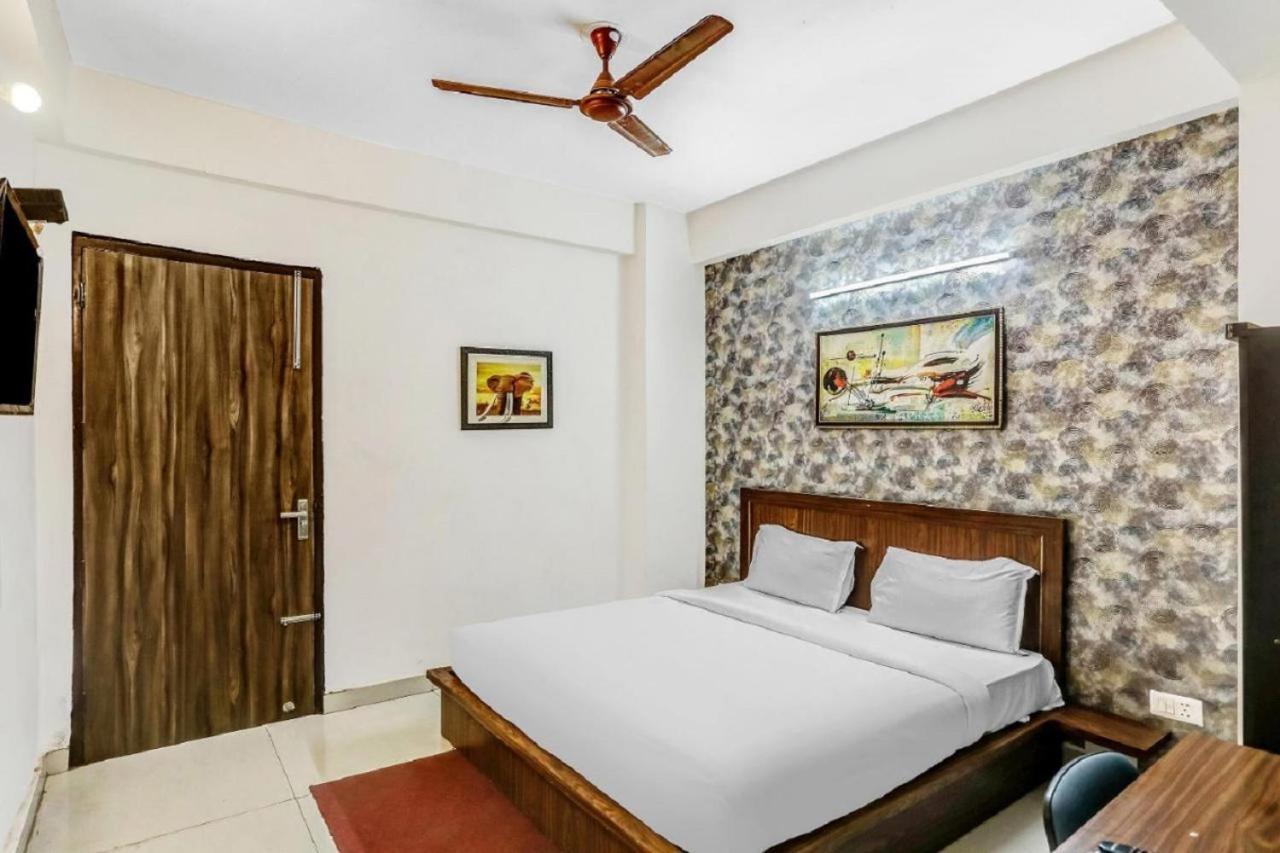 Hotel Noida Continental At Noida City Center Экстерьер фото