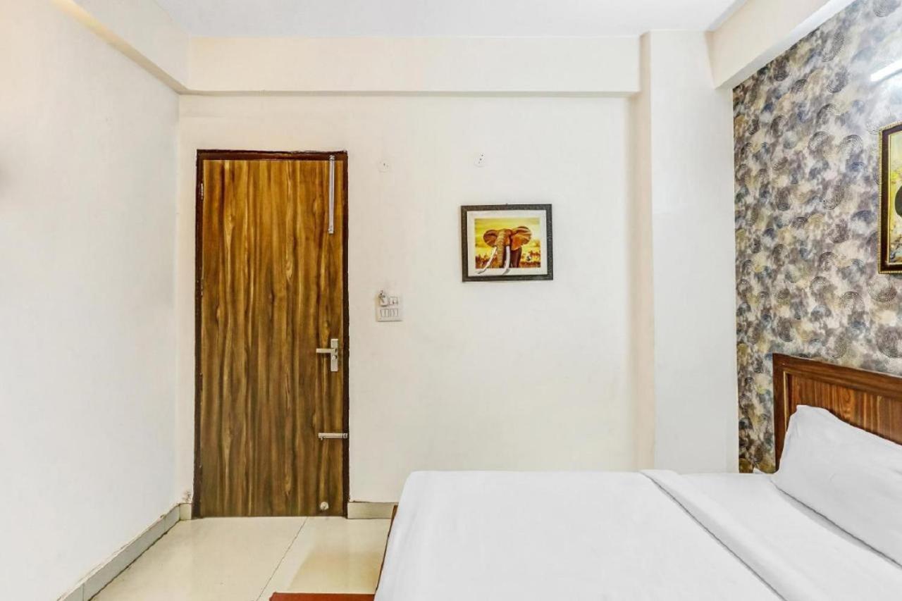 Hotel Noida Continental At Noida City Center Экстерьер фото