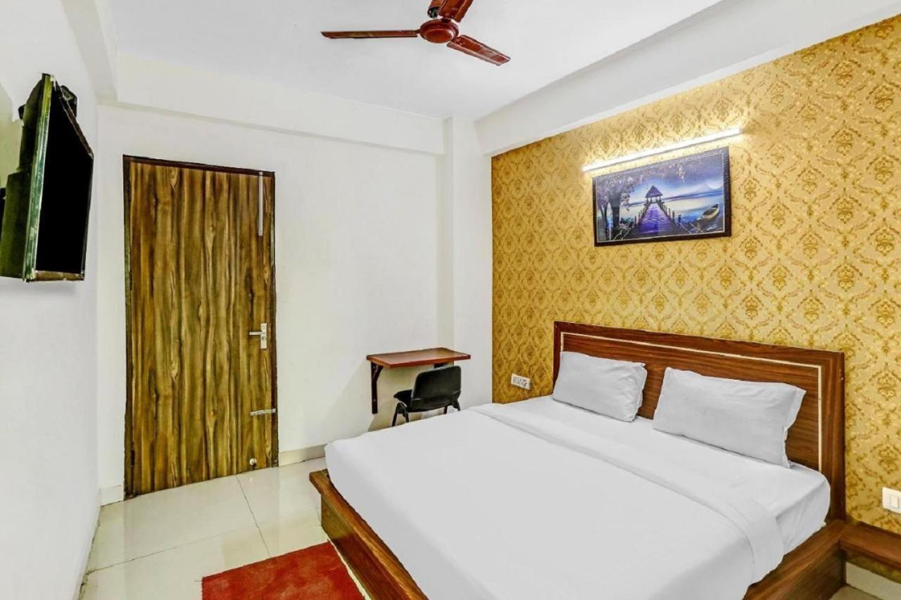 Hotel Noida Continental At Noida City Center Экстерьер фото