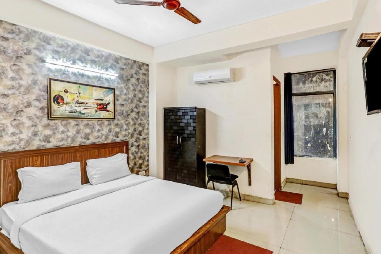Hotel Noida Continental At Noida City Center Экстерьер фото