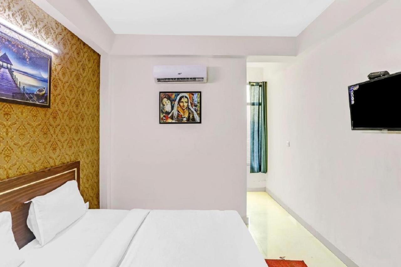 Hotel Noida Continental At Noida City Center Экстерьер фото