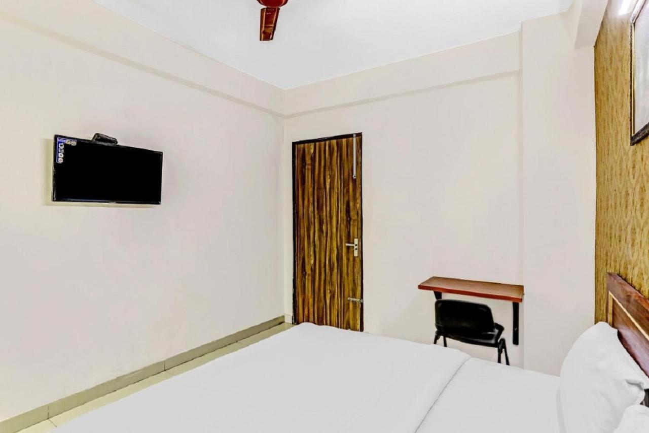 Hotel Noida Continental At Noida City Center Экстерьер фото